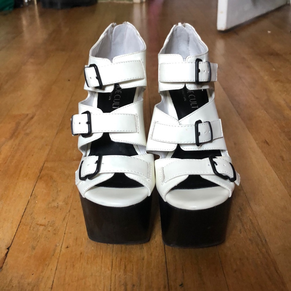 Wedge sandals. VERY COMFORTABLE